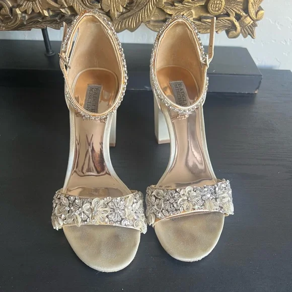 Badgley Mischka Finesse Ivory Heel - Picture 2 of 11
